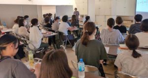 保育士・栄養士の方向けお箸の持ち方出張講座の様子