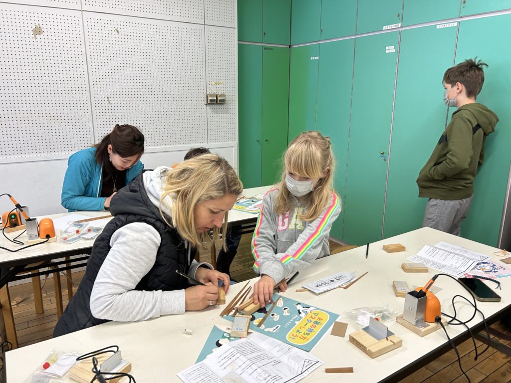 外国人向け日本の箸づくりのワークショップ