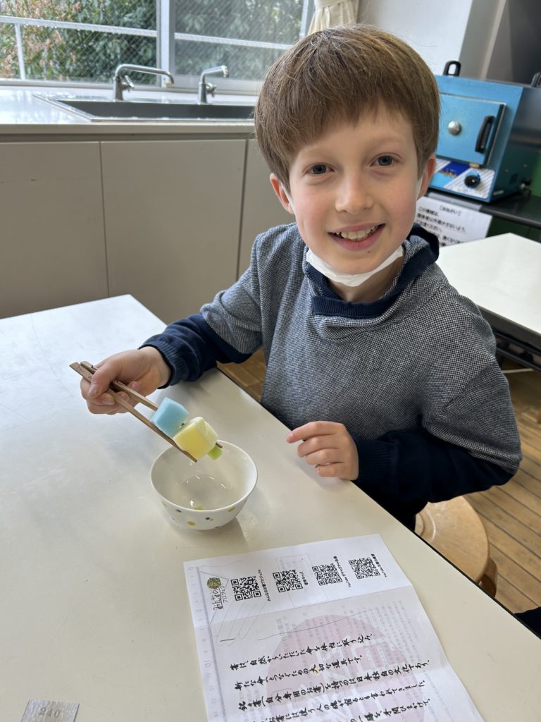 外国人の子ども向け日本のお箸の使い方講座